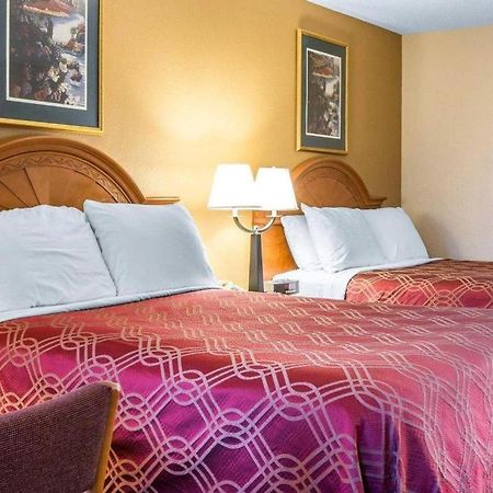 Econo Lodge Долтон Экстерьер фото