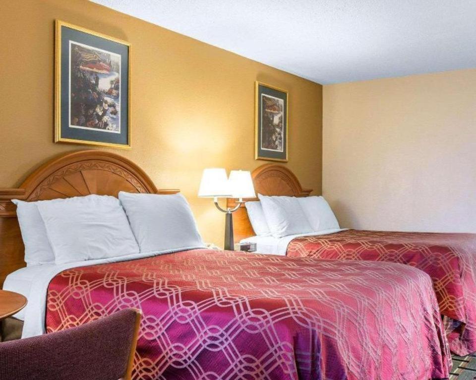 Econo Lodge Долтон Экстерьер фото