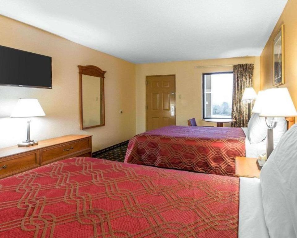 Econo Lodge Долтон Экстерьер фото