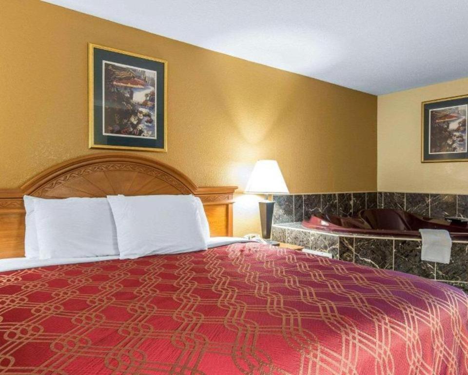 Econo Lodge Долтон Экстерьер фото