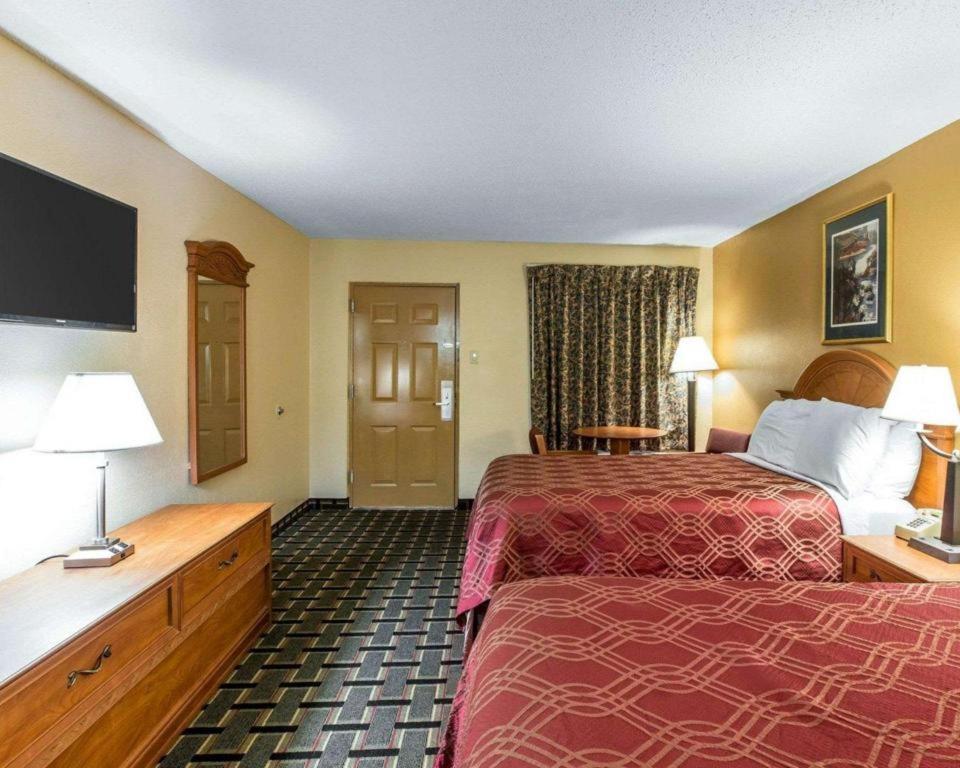 Econo Lodge Долтон Экстерьер фото