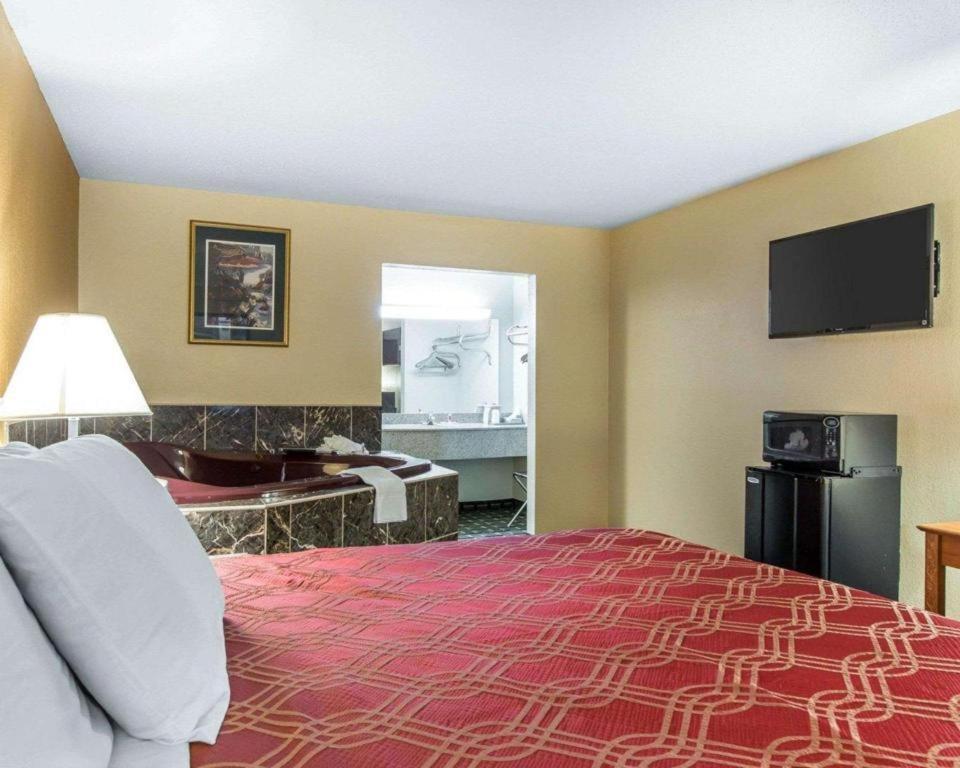 Econo Lodge Долтон Экстерьер фото