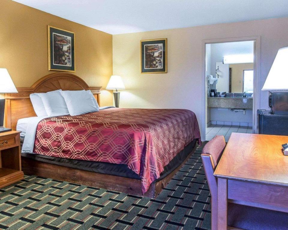 Econo Lodge Долтон Экстерьер фото