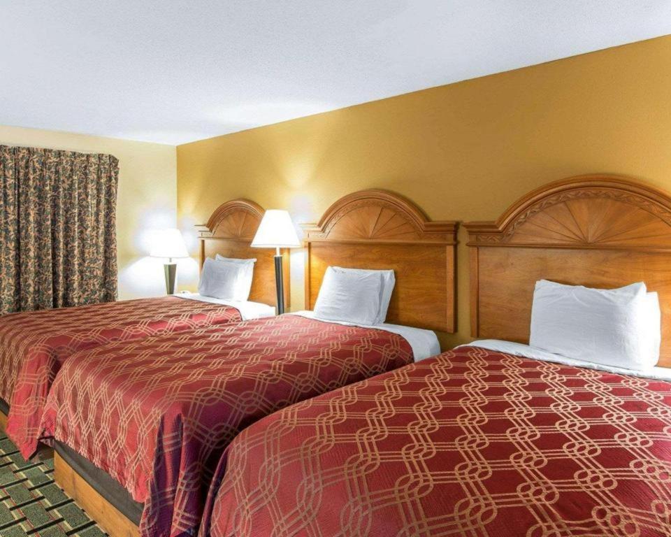 Econo Lodge Долтон Экстерьер фото