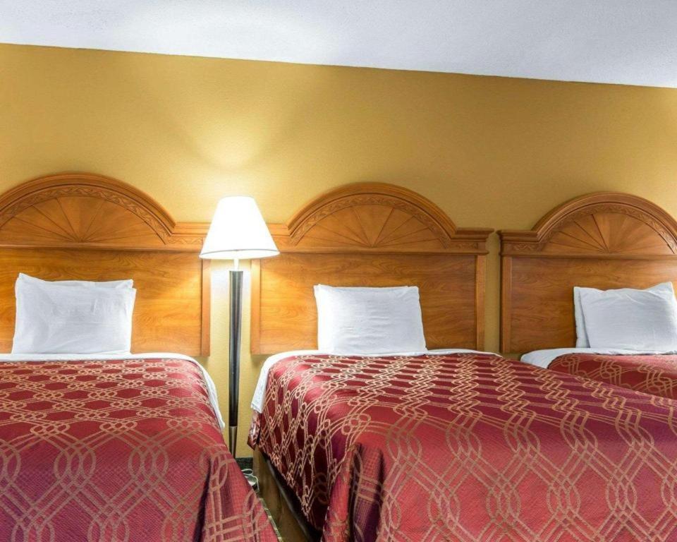 Econo Lodge Долтон Экстерьер фото