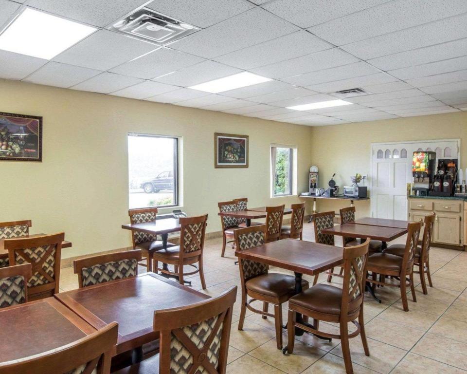 Econo Lodge Долтон Экстерьер фото