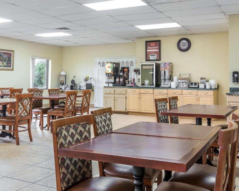 Econo Lodge Долтон Экстерьер фото