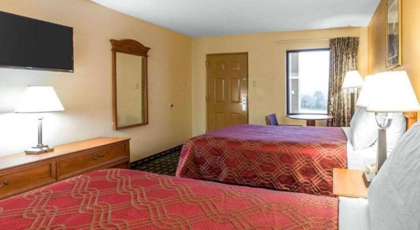 Econo Lodge Долтон Экстерьер фото