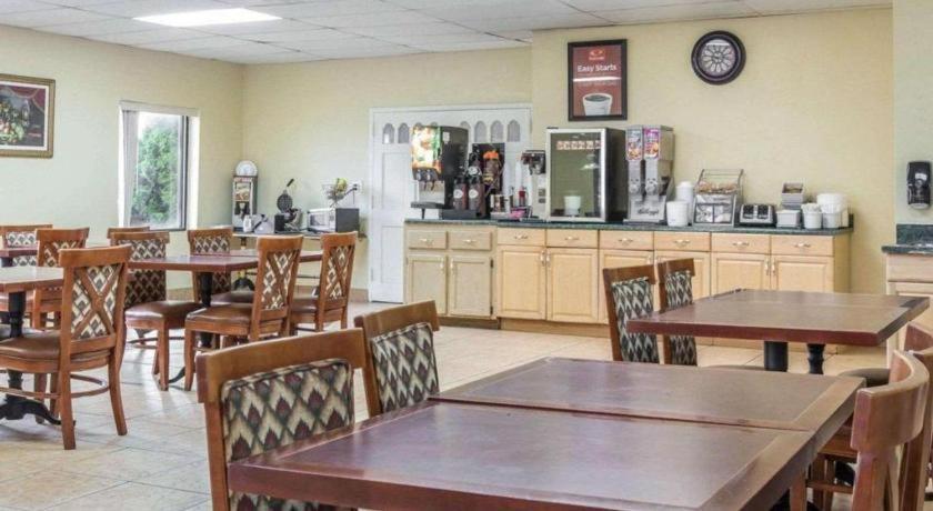 Econo Lodge Долтон Экстерьер фото