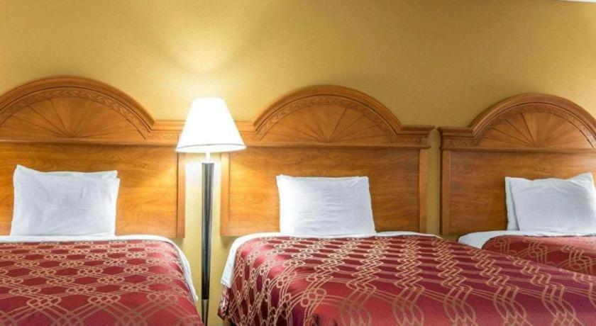 Econo Lodge Долтон Экстерьер фото