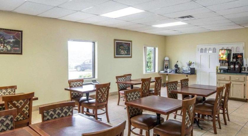 Econo Lodge Долтон Экстерьер фото