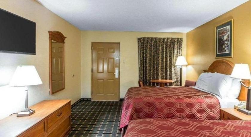 Econo Lodge Долтон Экстерьер фото