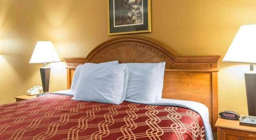Econo Lodge Долтон Экстерьер фото