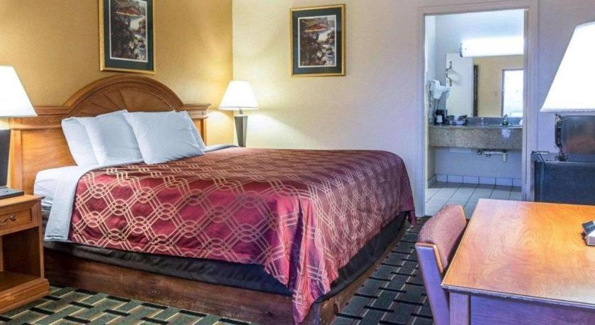 Econo Lodge Долтон Экстерьер фото